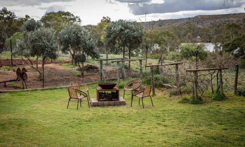 Riverview House Younghusband Fire Pit & Murray River